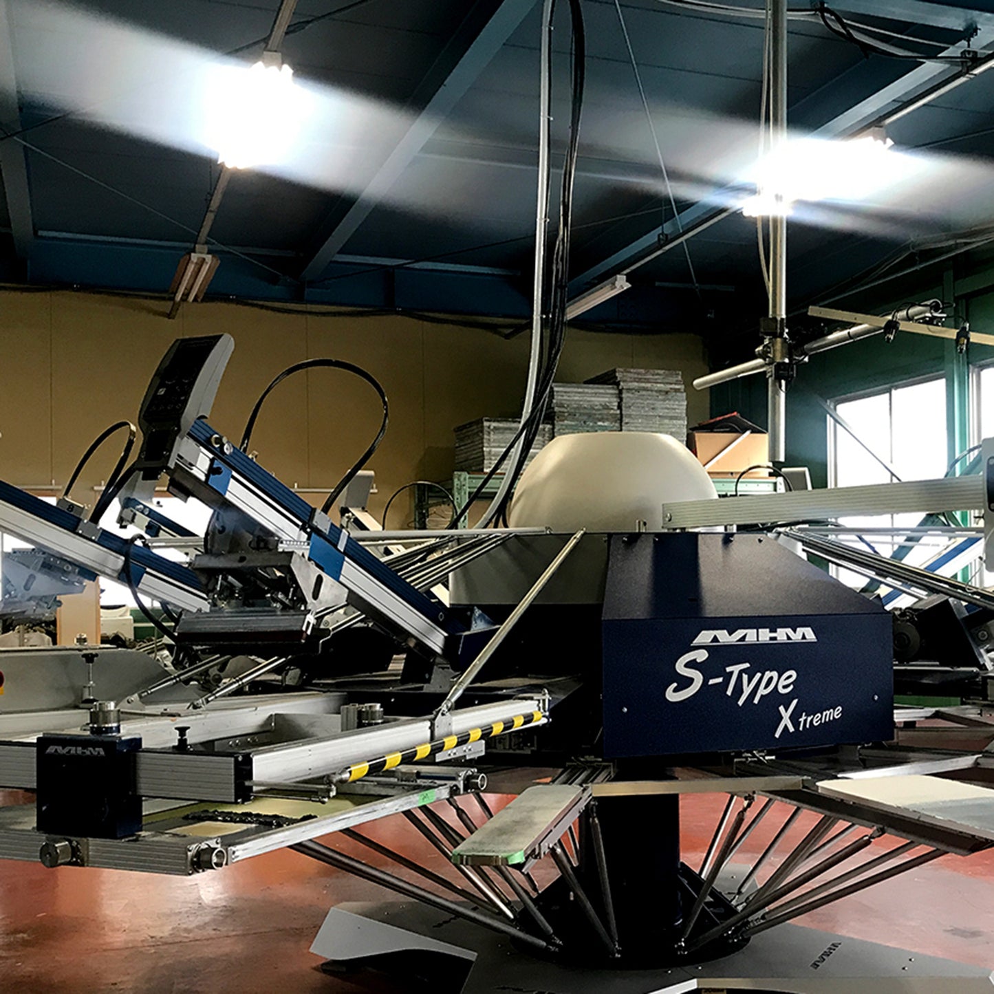 孔雀の額装ポスター(限定100枚)|シルク印刷 / 多摩産材