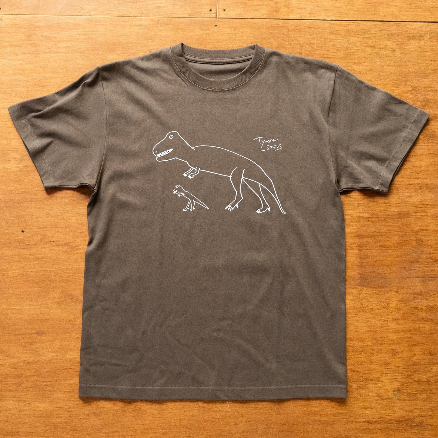 【新商品】デイリーTシャツ（ティラノサウルス）｜恐竜シリーズ（2点以上購入で500円オフ対象）