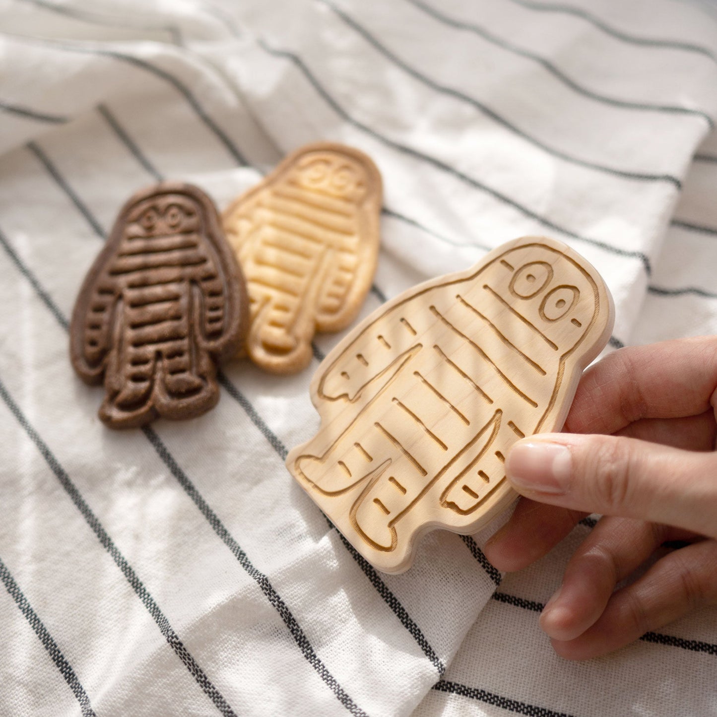 まるでクッキーみたいなミイラのミラー｜多摩産材【限定50個】2/6以降順次出荷