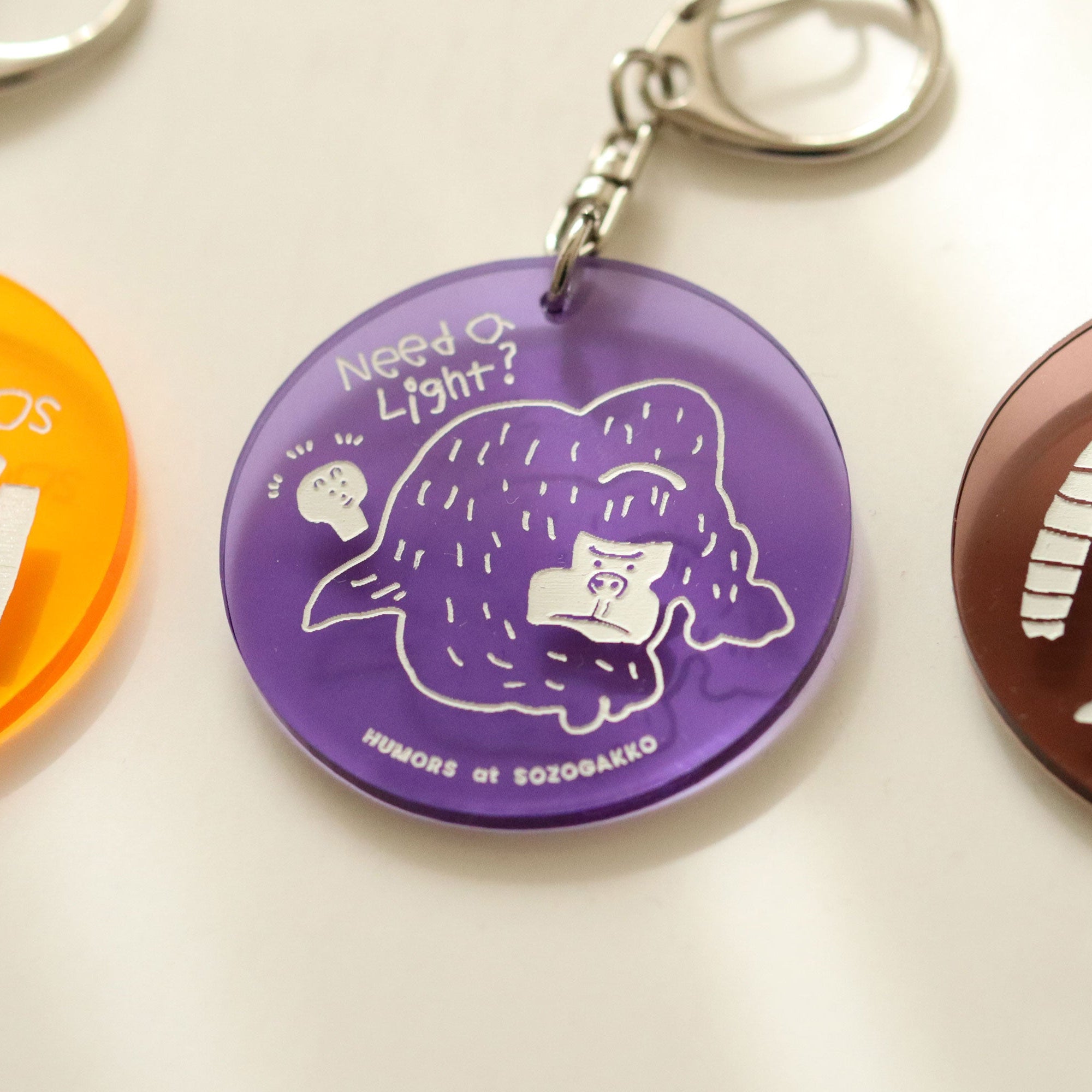 編集中】アクリルキーホルダー（パープル）｜ゴリラ親分&電球ボーイ